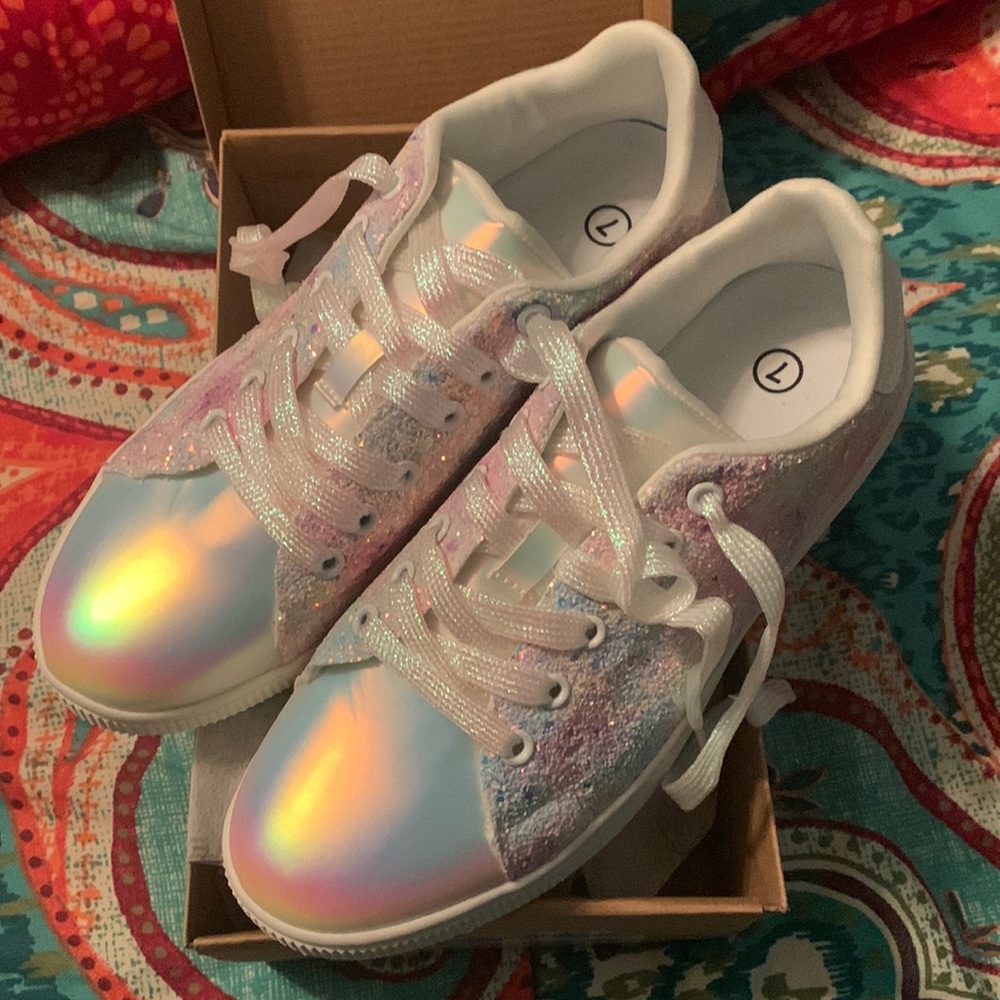NWT Lucky Step Iridescent Sneakers